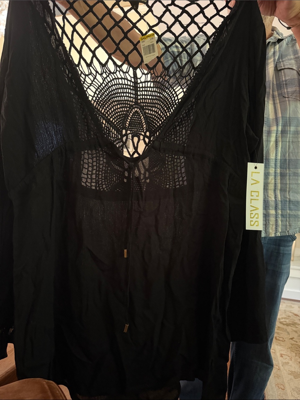 LA CLASS Black Crochet-Back Tunic Top